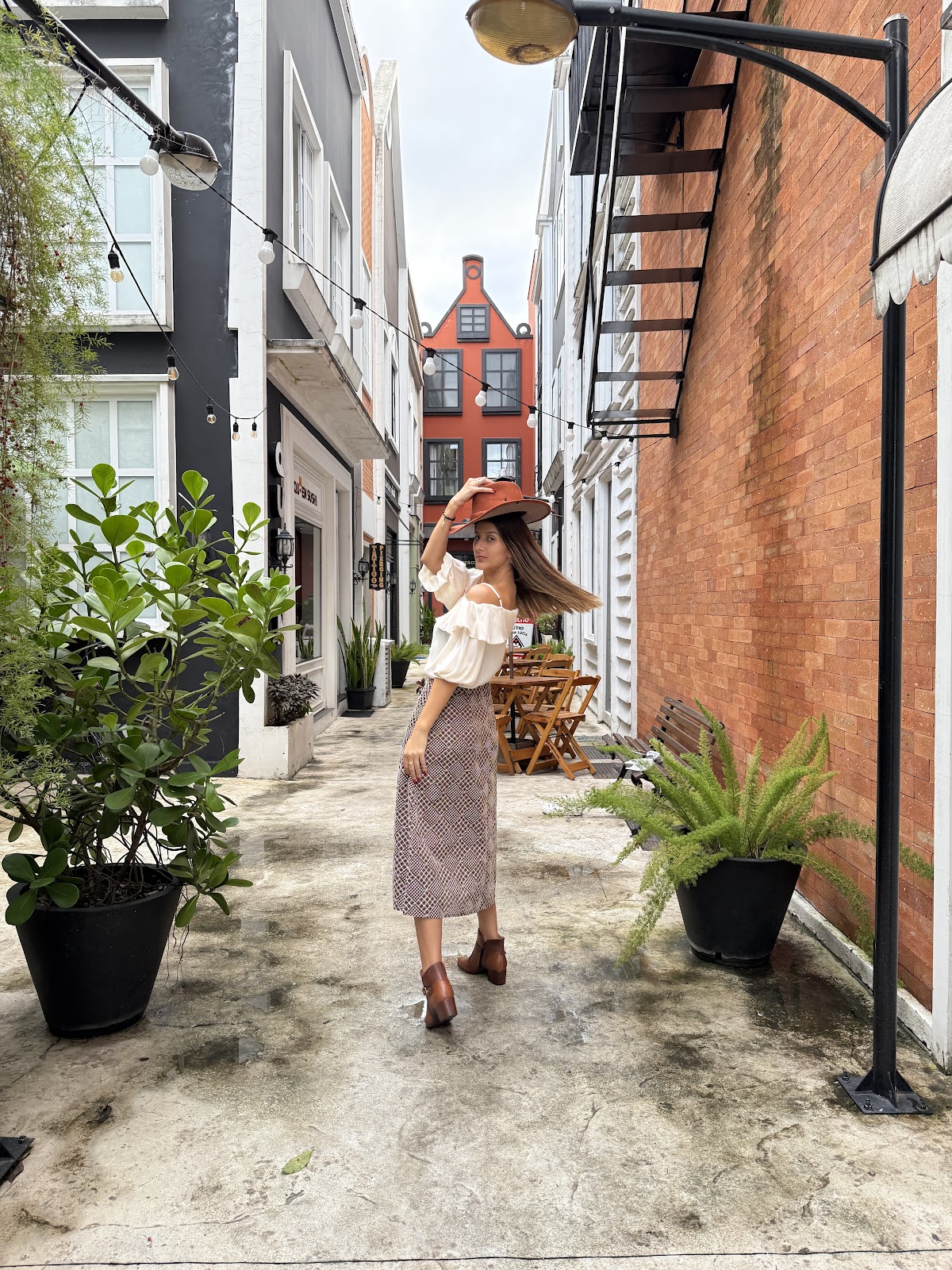 Como escolher a Bota Feminina de Couro mais estilosa na Modaum?